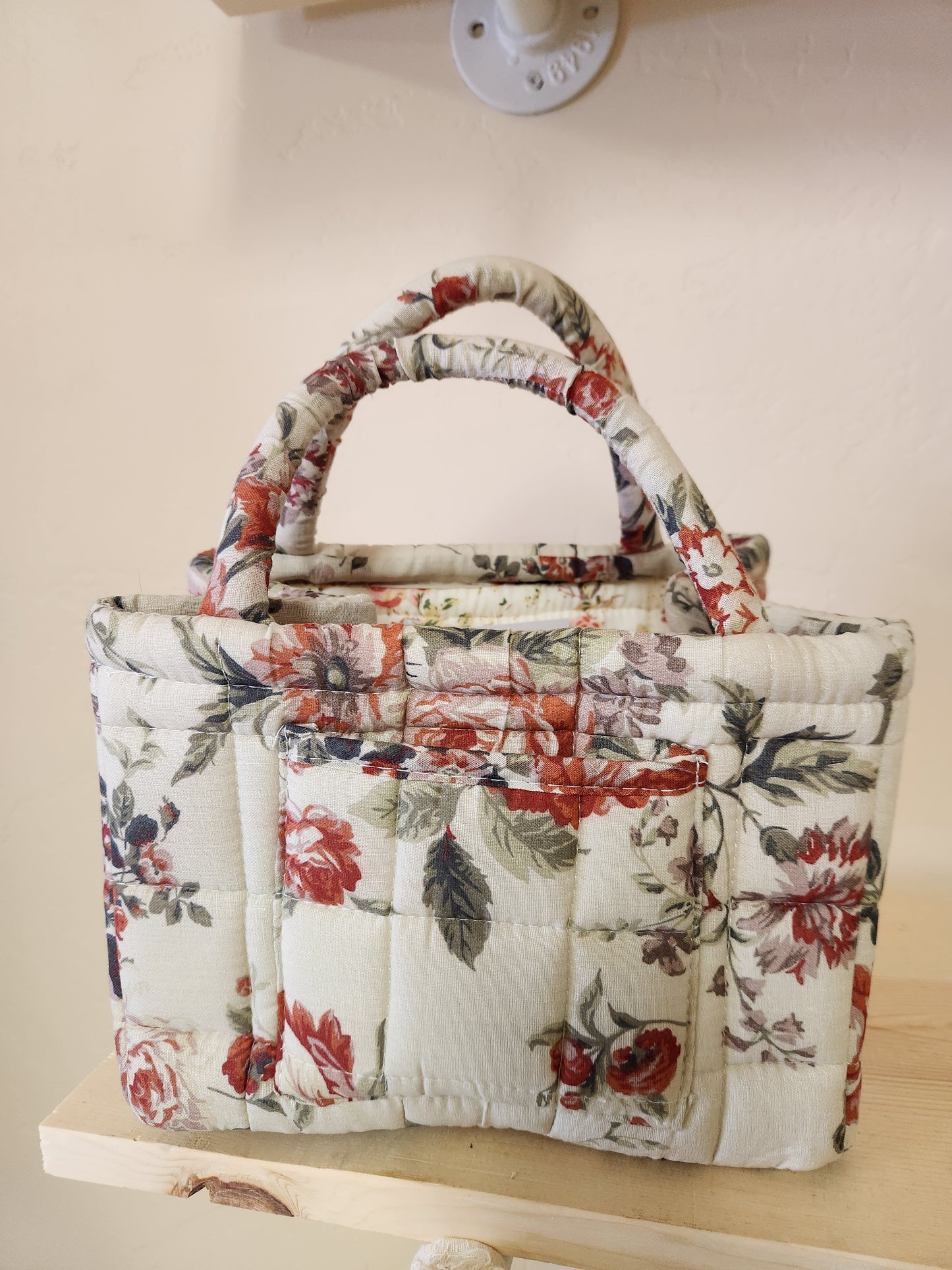Floral quilted small tote bags w/front pocket