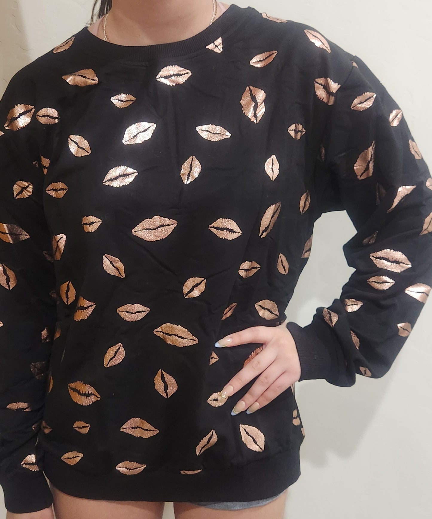 Black Valentines kiss sweater