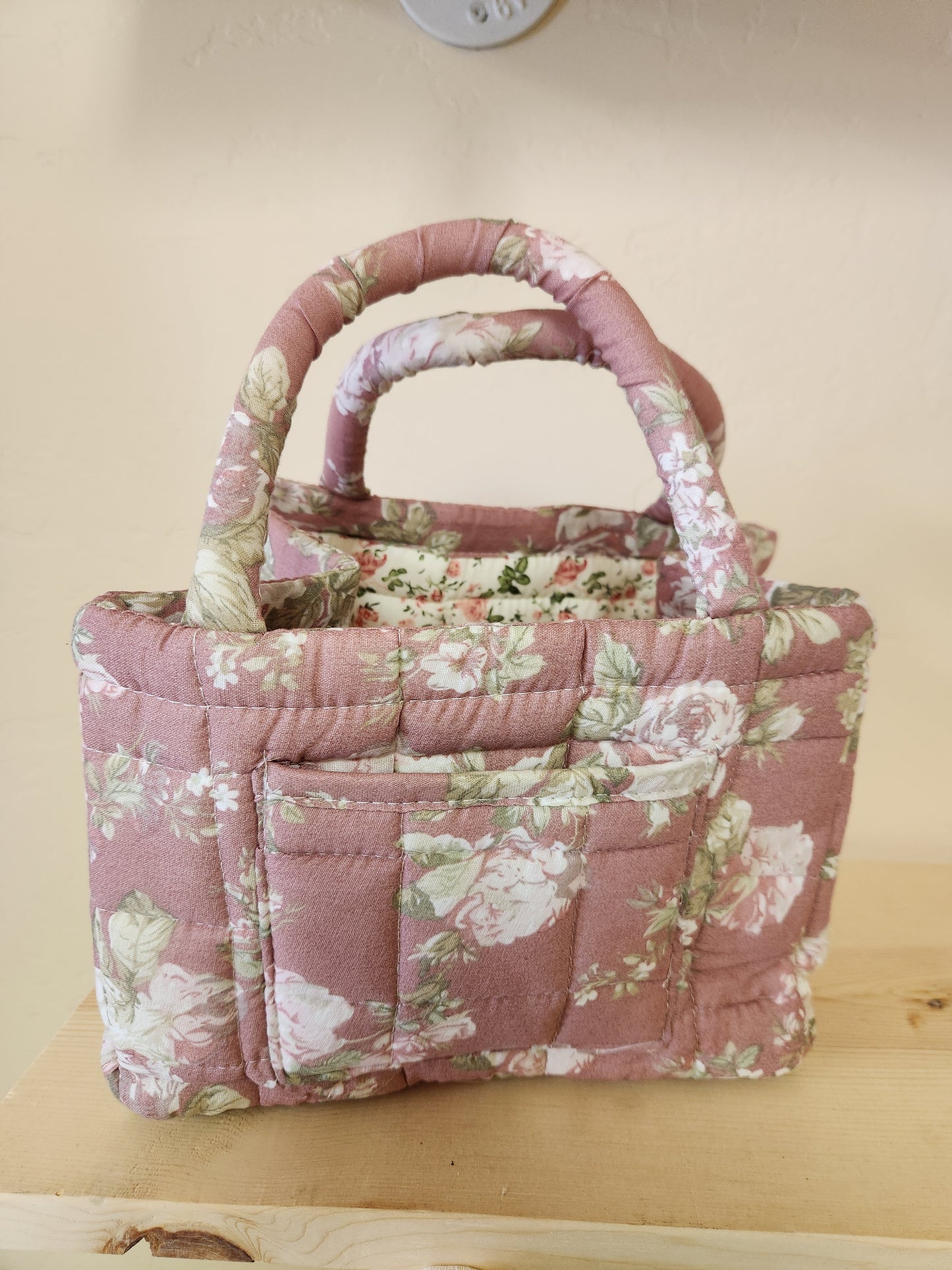Floral quilted small tote bags w/front pocket