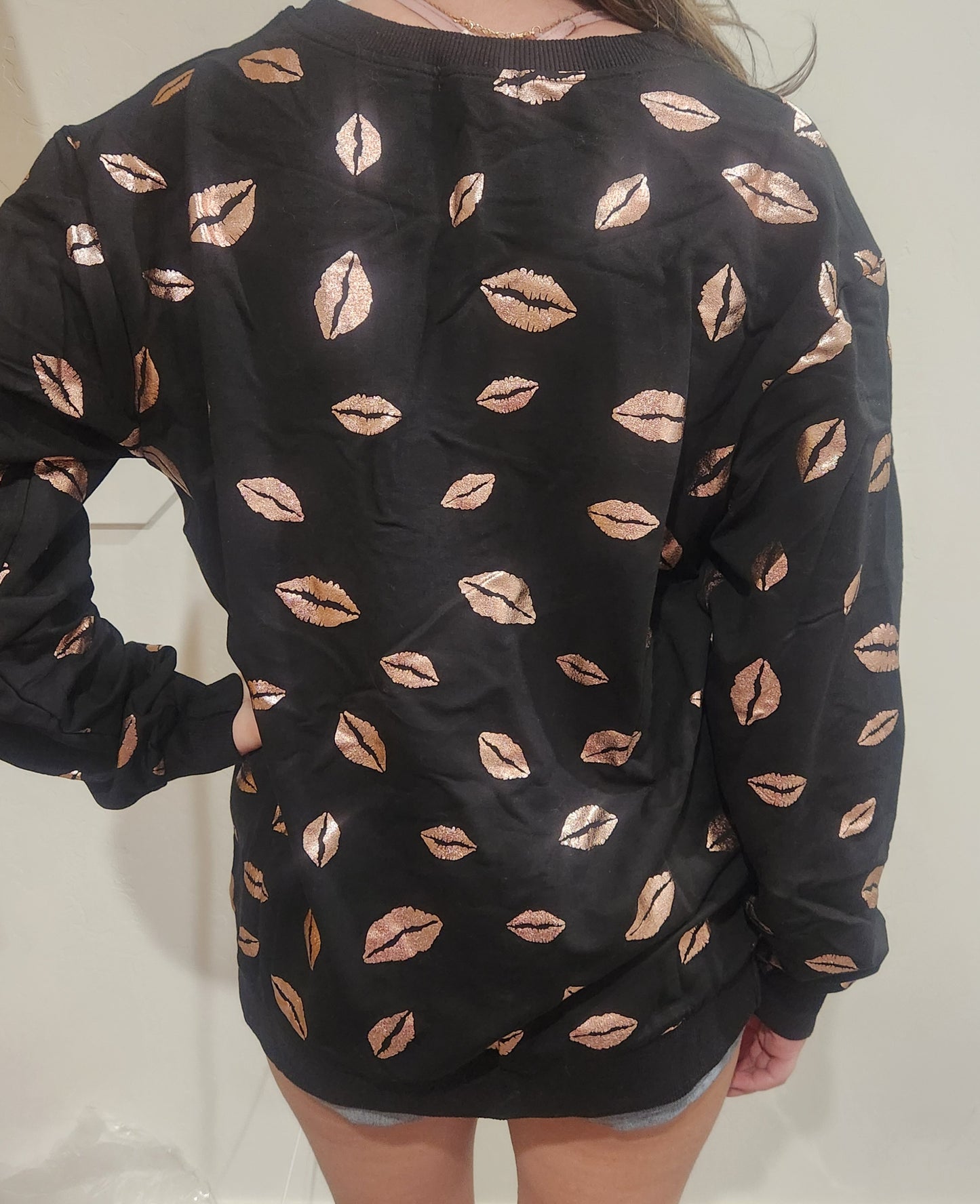 Black Valentines kiss sweater