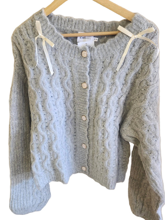 Scallop pattern soft button down cardigan (Curvy)